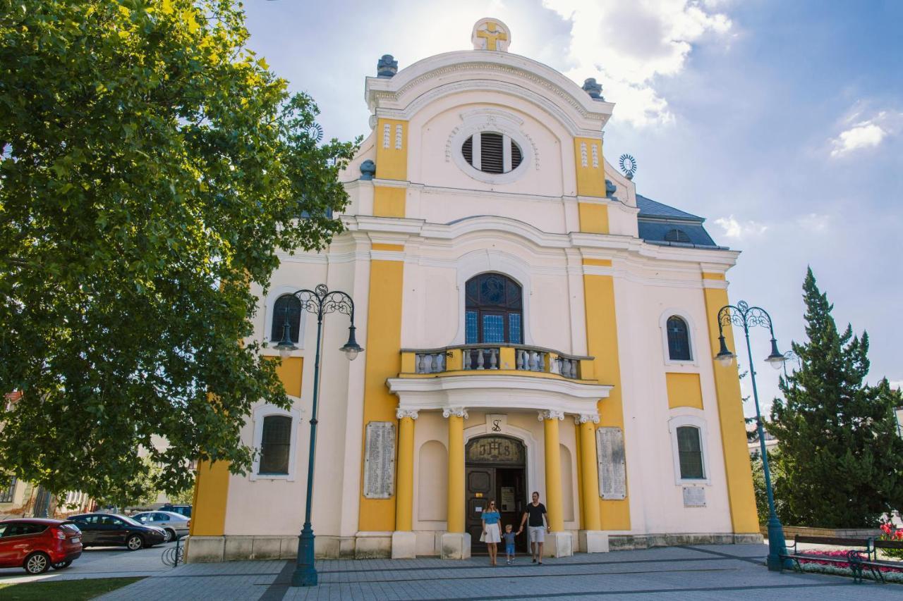 Cherry Apartmanhaz Sárvár Екстериор снимка