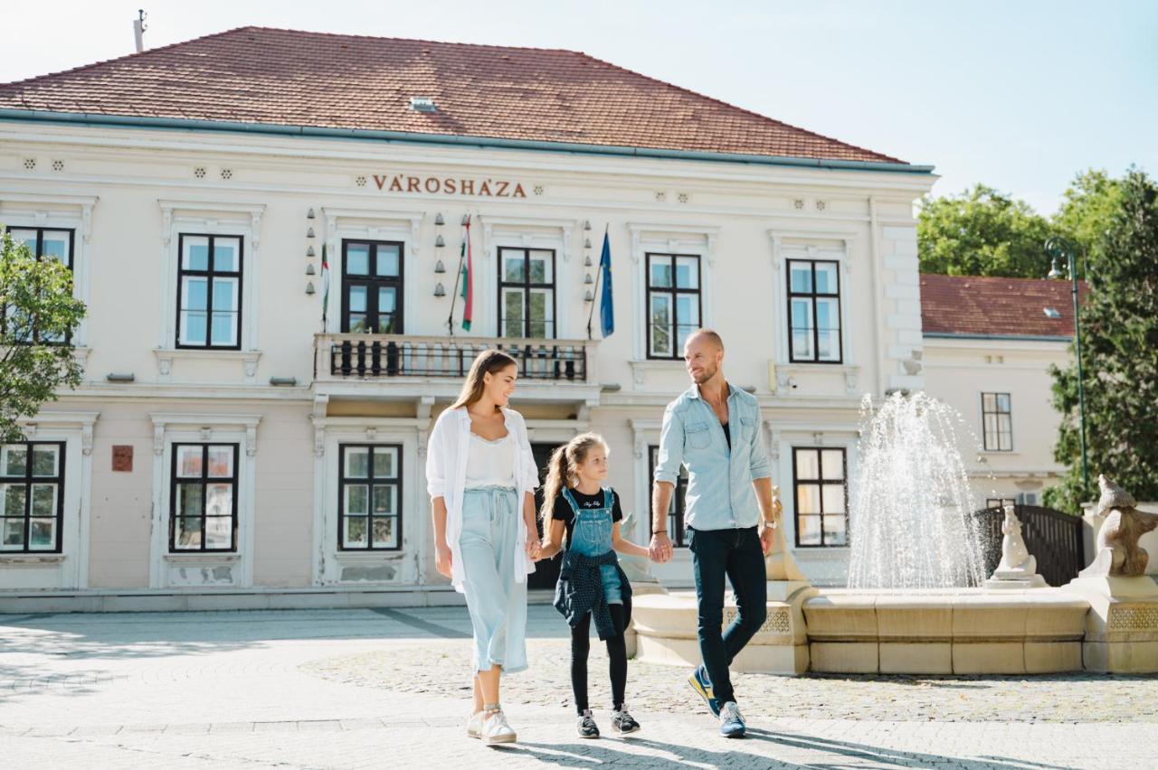 Cherry Apartmanhaz Sárvár Екстериор снимка