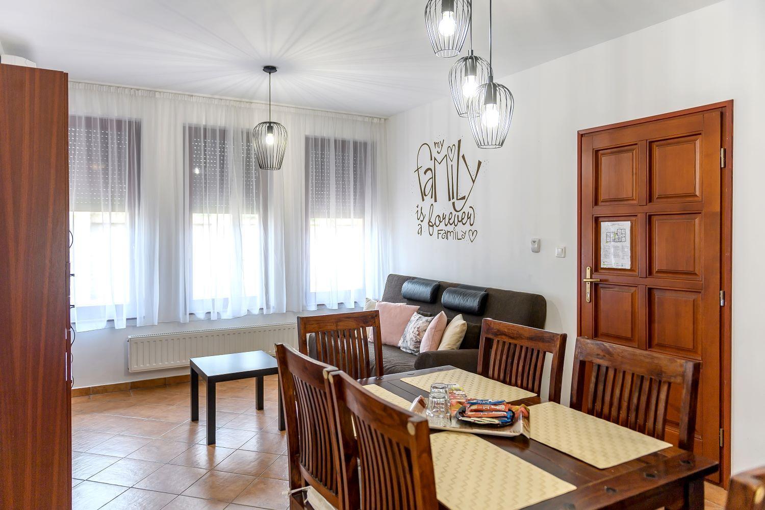 Cherry Apartmanhaz Sárvár Екстериор снимка
