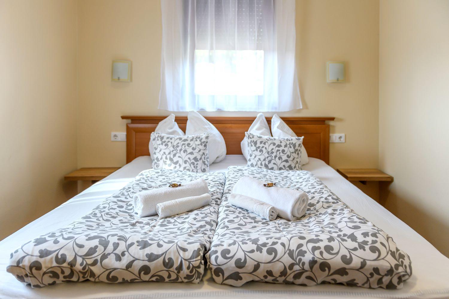 Cherry Apartmanhaz Sárvár Екстериор снимка