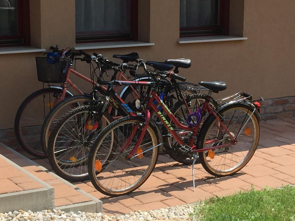 Cherry Apartmanhaz Sárvár Екстериор снимка