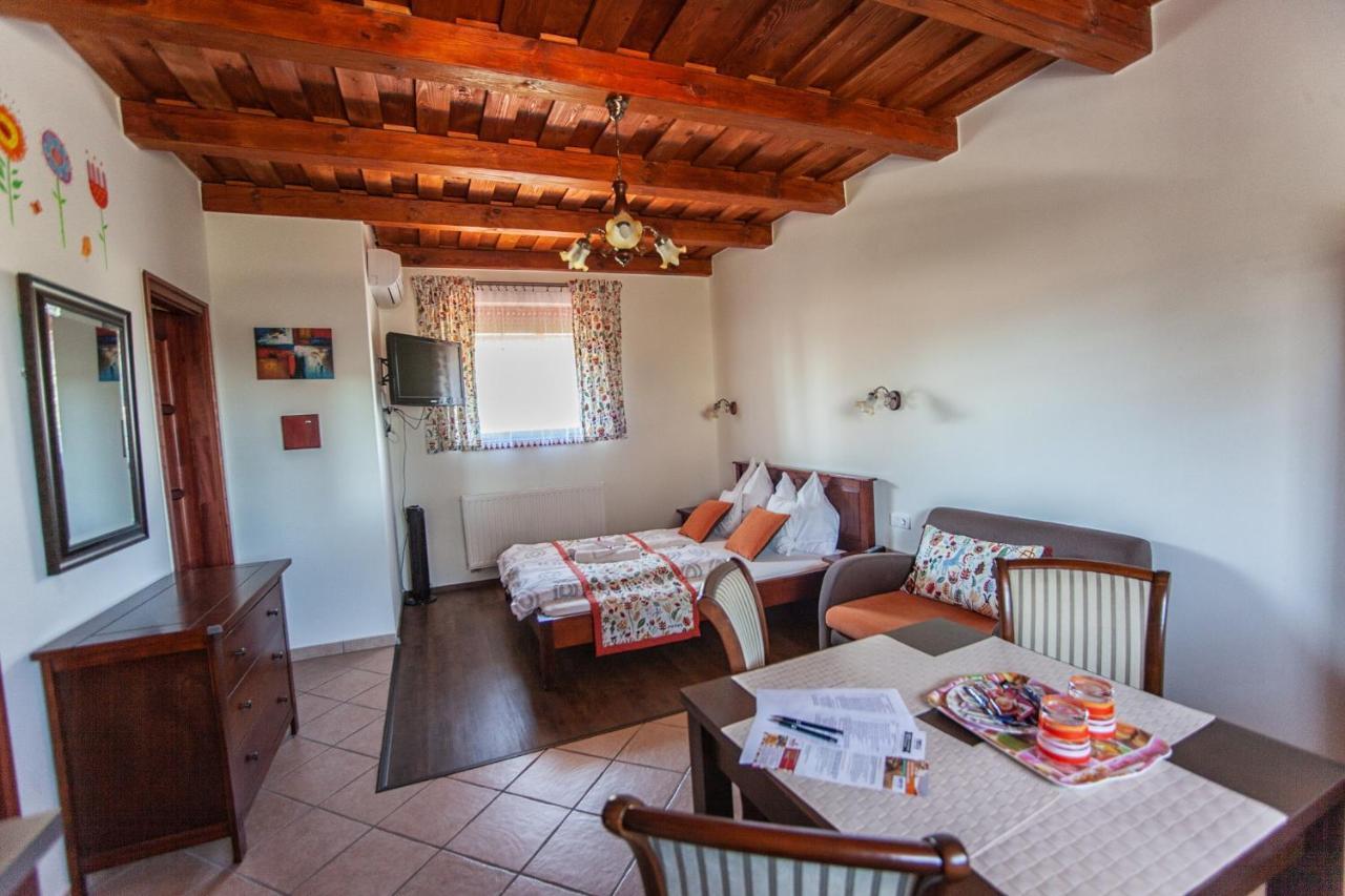Cherry Apartmanhaz Sárvár Екстериор снимка