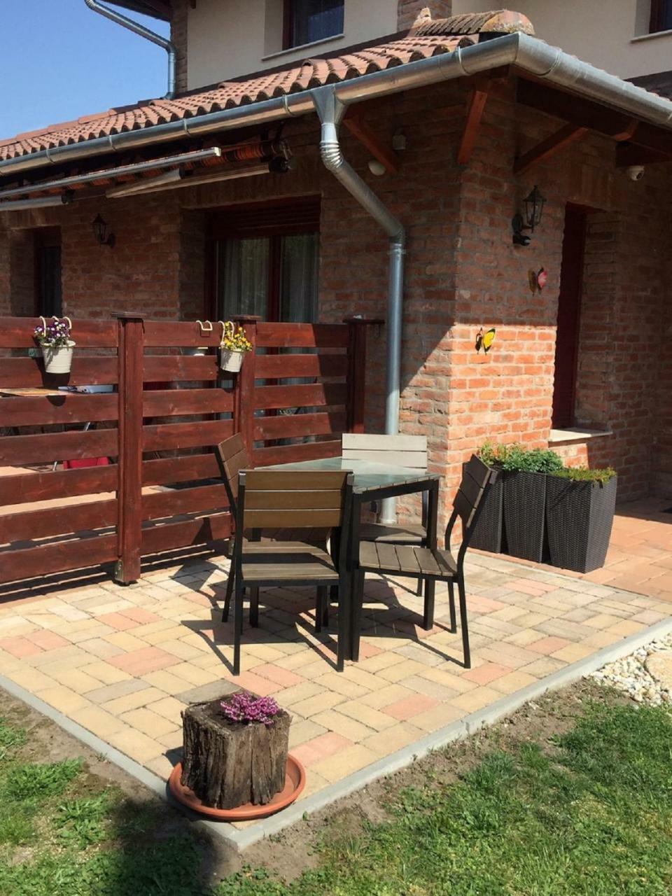 Cherry Apartmanhaz Sárvár Екстериор снимка