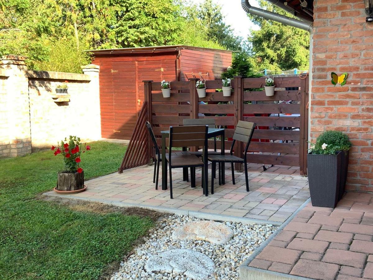 Cherry Apartmanhaz Sárvár Екстериор снимка